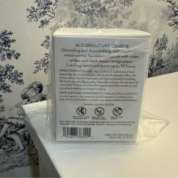NWT ALO Yoga SIGNATURE CANDLE - Picture 3 of 3